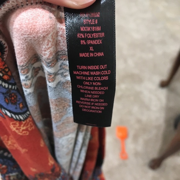 NWOT AP II xl buttery soft almost a velvet feel paisley/handkerchief pattern - Picture 6 of 8